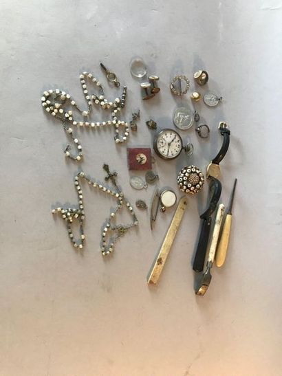 Divers: chapelets accidentés, bagues, montre...