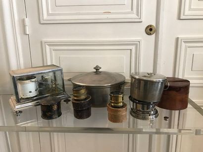 Lot composed of a small metal picnic pot...
