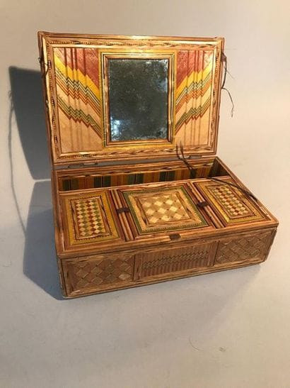 Small box in straw marquetry, the lid revealing...