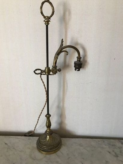 Desk lamp in gilded metal with torsos ribs.
Height:...