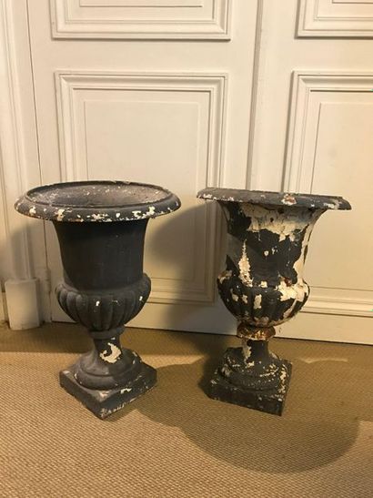 Pair of Medici garden vases in black cast...