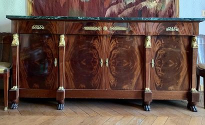 Important low sideboard in mahogany and flamed...
