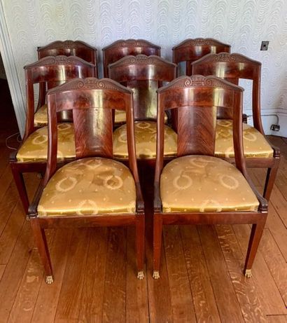 Suite of eight chairs in mahogany and mahogany...