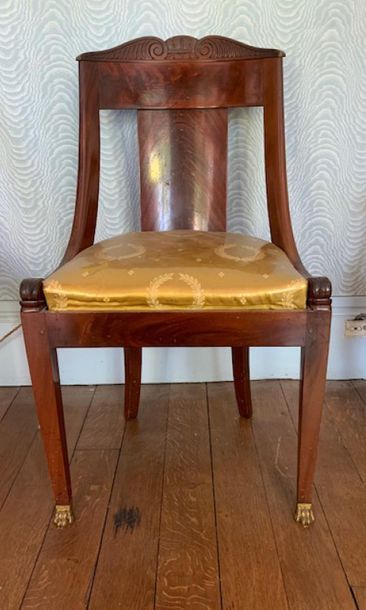 Suite of eight chairs in mahogany and mahogany...