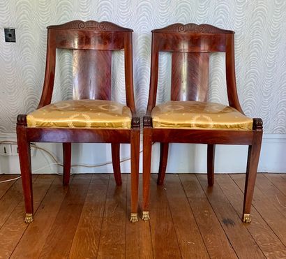 Suite of eight chairs in mahogany and mahogany...