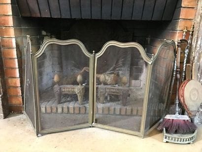 Fire grate with four moving leaves in the...