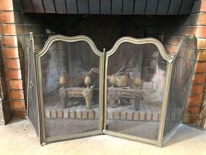Fire grate with four moving leaves in the...