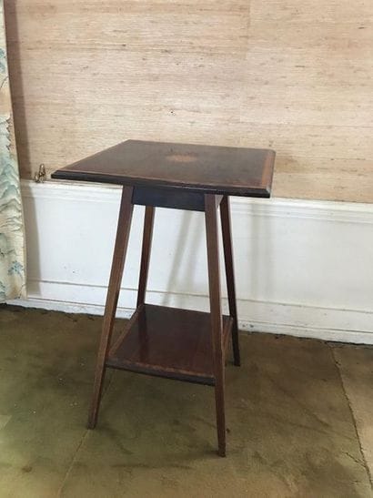Mahogany pedestal table inlaid with fillets,...