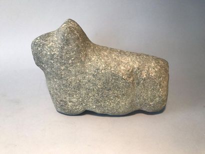 Zoomorphic statuette with stylized and pure...