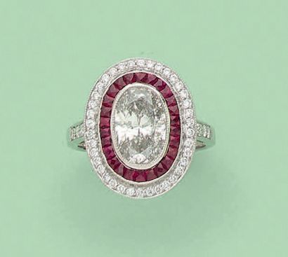 Bague en or gris 18K (750), ornée d'un diamant...