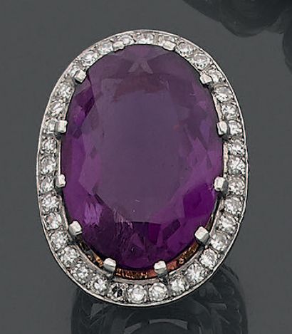 Bague en or jaune 18K (750) et platine, ornée...