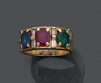 Bague en or jaune 18K (750), ornée d'un rubis,...
