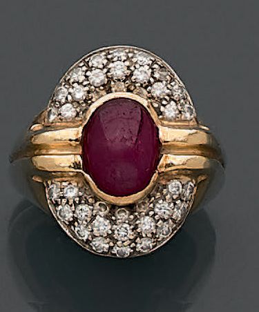 Bague à monture en or jaune 18K (750), ornée...