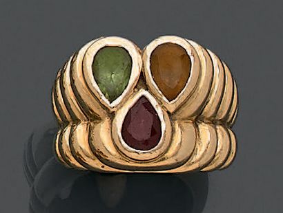 Bague en or jaune 18K (750) à godrons, ornée...