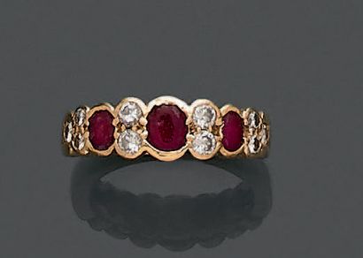 Bague en or jaune 18K (750), ornée de trois...