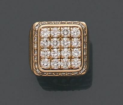 Bague chevalière en or jaune 18K (750), pavée...