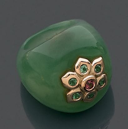 Bague de forme demi-jonc en bakélite vert...