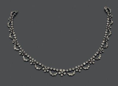 Collier draperie en argent (800), orné de...