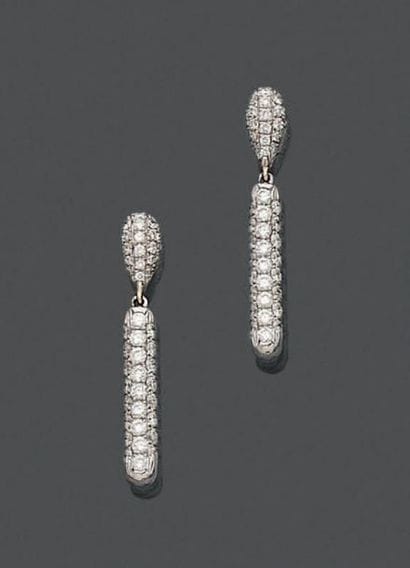 Paire de boucles d'oreille en or gris 18...
