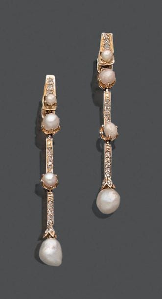 Paire de pendants d'oreille en or jaune 18...