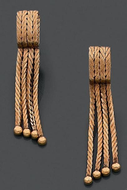 Paire de boucles d'oreille en or jaune tressé...