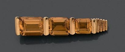Clip de revers en or jaune 18K (750), orné...