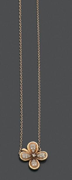 Pendentif trèfle à quatre feuilles en or...