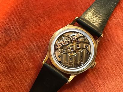 Montre d'homme, le boîtier et le fond en...