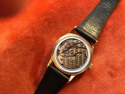 Montre d'homme, le boîtier et le fond en...
