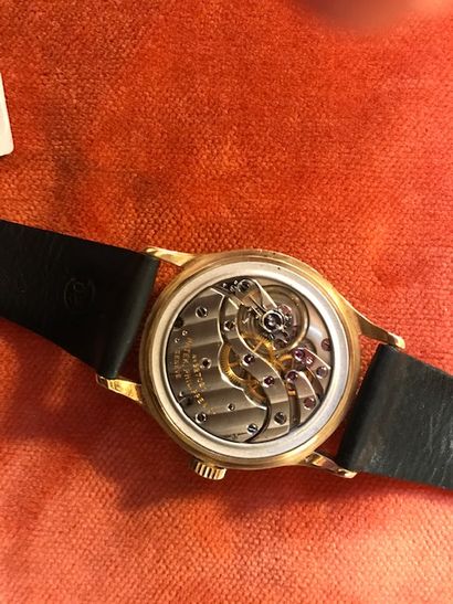 Montre d'homme, le boîtier et le fond en...