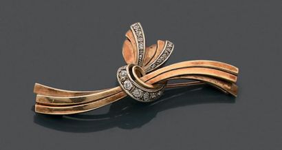 Broche en or jaune 14K (585), figurant trois...