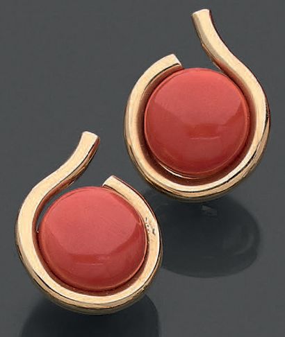 Paire de boucles d'oreille en or jaune 18K...
