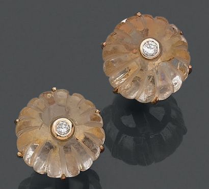 Paire de boucles d'oreille en or jaune 18K...