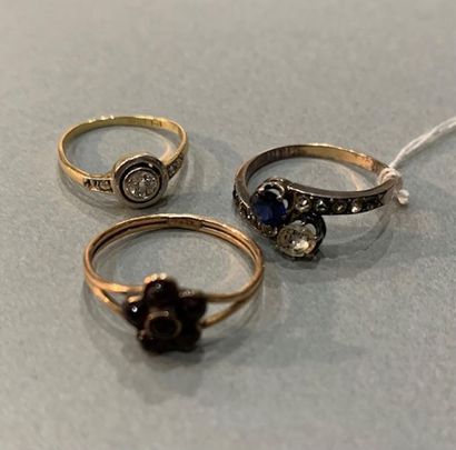 Ensemble de trois bagues :
- bague de jeune...
