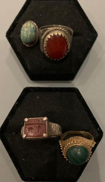 Ensemble de quatre bagues en argent (800),...