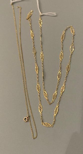 Ensemble en or jaune 18K (750) :
- sautoir,...
