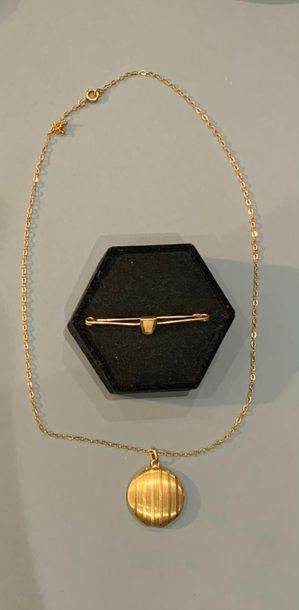 Lot en or jaune 18K (750), comprenant : un...