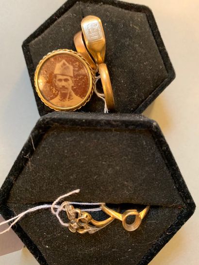 Lot en or jaune 18K (750), comprenant : une...