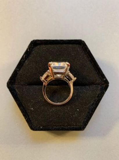 Bague en argent (925), ornée d'une importante...