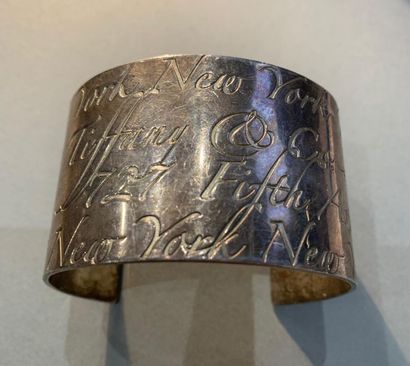 Bracelet manchette en argent (950), gravé...