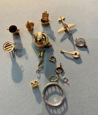 Ensemble en or jaune 18K (750), composé de...
