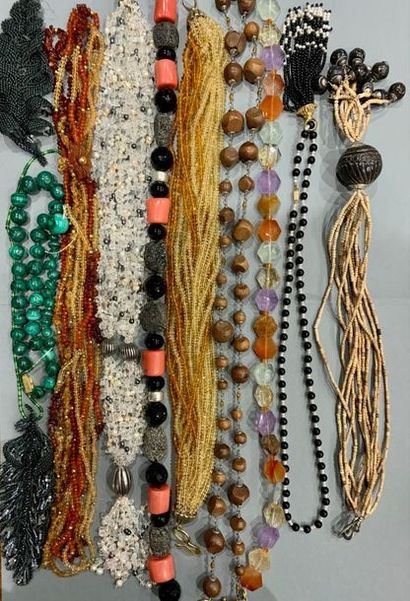 Ensemble de bijoux fantaisie certains signés...