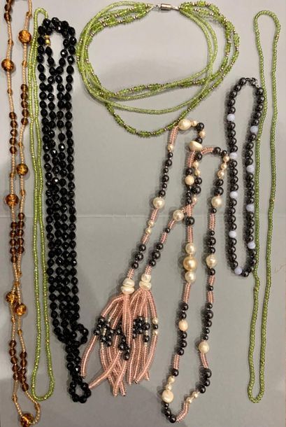 Ensemble de bijoux fantaisie certains signés...