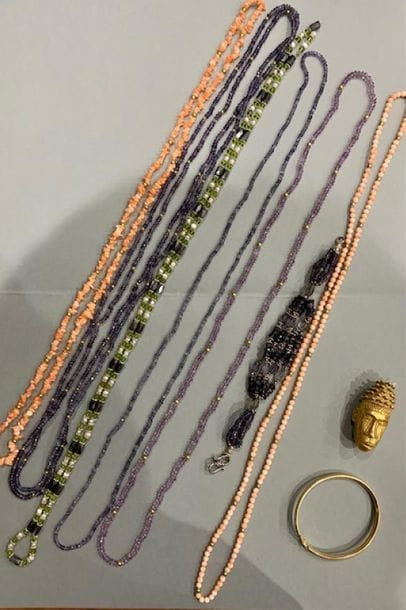 Ensemble de bijoux de pierres dures et fantaisie...