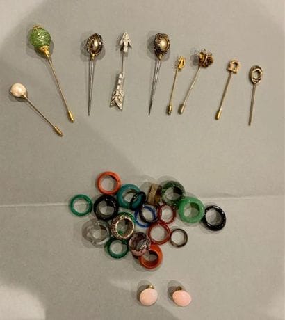 Ensemble de bijoux de pierres dures et fantaisie...