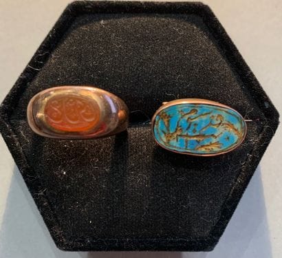 Bague demi-jonc en laiton orné d'une cornaline...