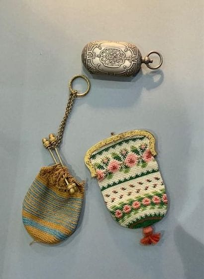 Set of knick-knacks:
- two small embroidery...