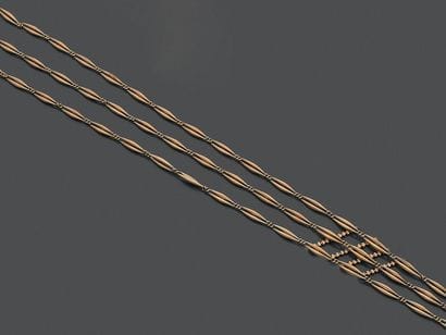 Long sautoir en or jaune 9K (375), à mailles...