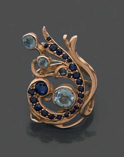 Bague à monture en or jaune 18K (750), dessinant...