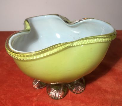 MURANO.
Three-lobed glass pocket-emptyer...